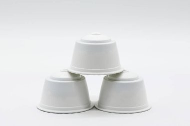 Bugün piyasadaki pek çok kahve makinesine sığacak üç adet sütlü süt kabuğu..