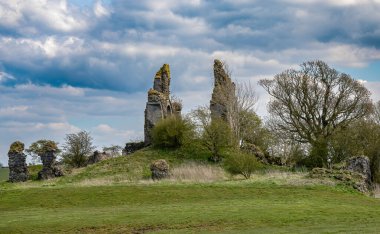 The ancient ruins of the once impressive structure and impressive ruins are situated about a mile and a half from the village of Craigie and are recognised as one of the earliest buildings in the country.