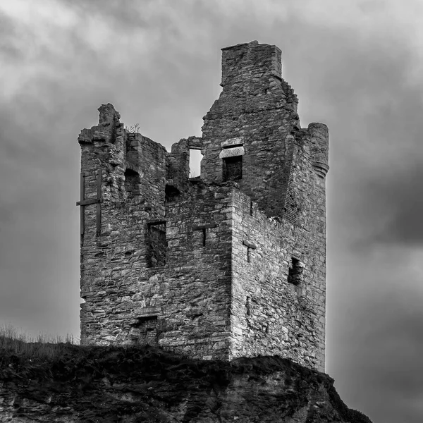 Ancient Ruins What Left Greenan Castle Perched Precariously Close Edge — Fotografia de Stock