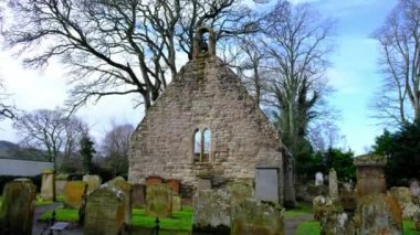 Alloway, İskoçya, İngiltere-14 Şubat 2022: Ayr İskoçya 'da Burns Country' nin merkezindeki Alloway 'de Auld Kirk. Burns şiirleri ve İskoç tarihçiler için önemli bir merkez..
