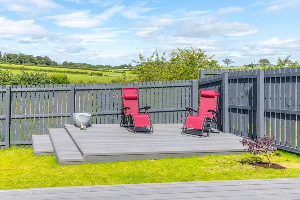 Ash Grey Composite Decking Built Two Levels Residential Back Garden — Fotografia de Stock