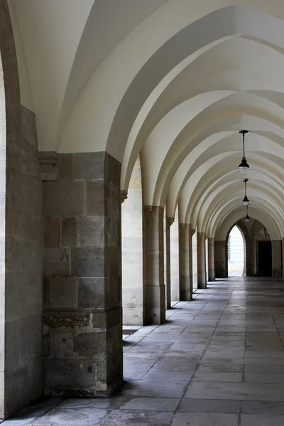 Tarihi katedral colonnade — Stok fotoğraf