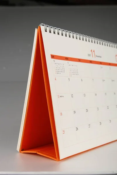 Desk calendar on gray background — Fotografia de Stock