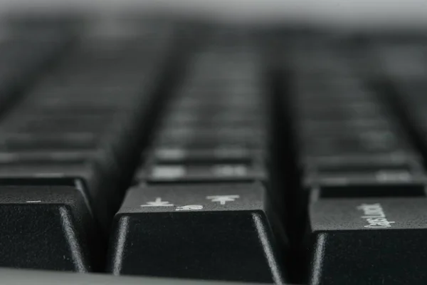 Zavřít počítač nebo klávesnici notebooku — Stock fotografie