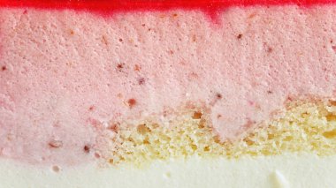 Çilekli pasta katmanları kapatın