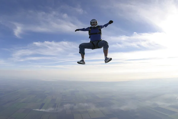 Skydiver in freefall — Stock Photo, Image