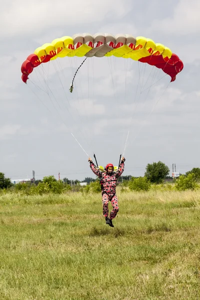 Parachutespringen foto — Stockfoto