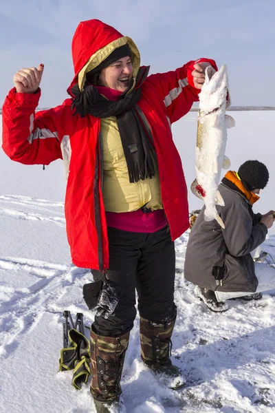 Pesca en hielo. — Foto de Stock