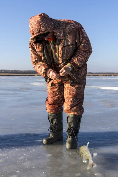 Eisfischen. — Stockfoto