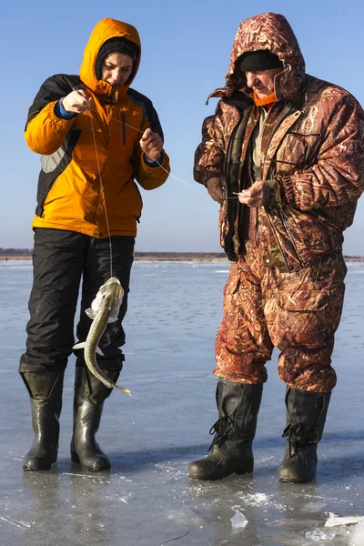 Pesca sul ghiaccio. — Foto Stock