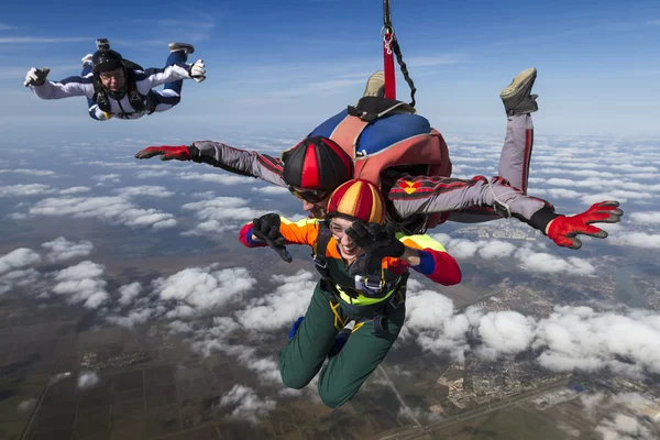 Skydiving fotoğraf. Tandem. — Stok fotoğraf