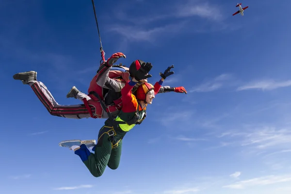 Parachutespringen foto. tandem. — Stockfoto