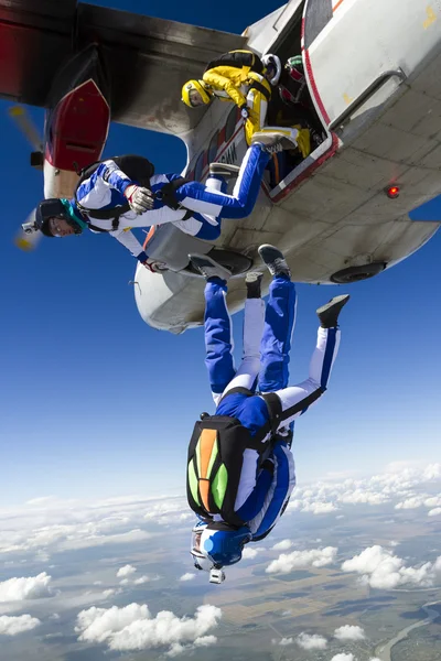 Skydivers jumping out of an airplane. — Stock Photo, Image