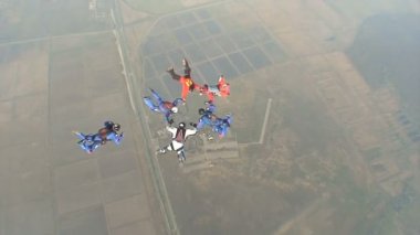 skydivers topladığı şekil batmak üzere.