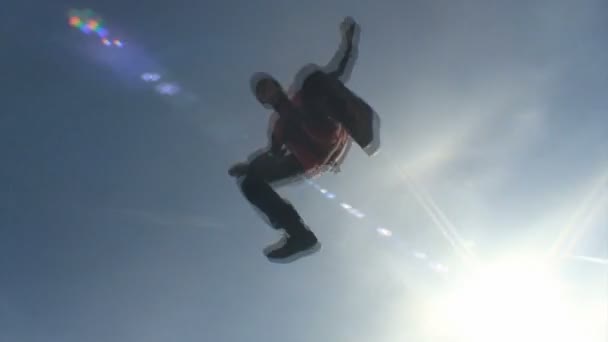 parachutiste effectuer figure en chute libre .