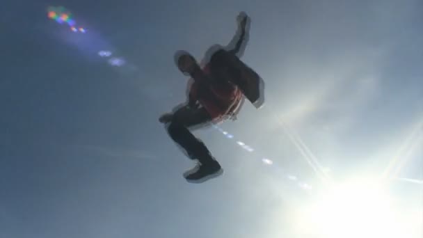 Skydiver eseguire figura in caduta libera . — Video Stock