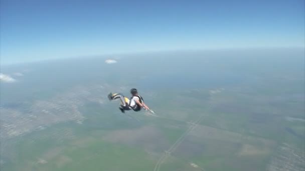 Skydiver perform figure in free fall. — Stock Video