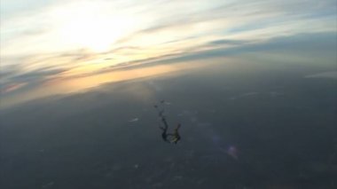 skydivers topladığı şekil batmak üzere.