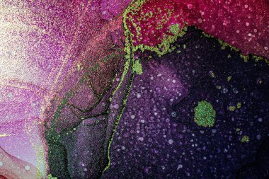 Soyut parlak parlak renk akışkan arka plan, altın çizgili el yapımı alkol tablosu. Sıvı mürekkep tekniği arkaplan tasarımı