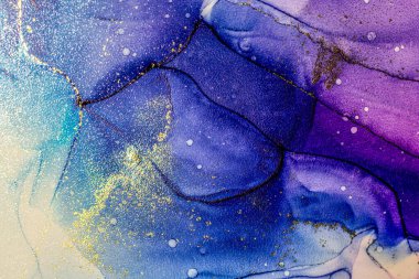 Soyut parlak parlak renk akışkan arka plan, altın çizgili el yapımı alkol tablosu. Sıvı mürekkep tekniği arkaplan tasarımı