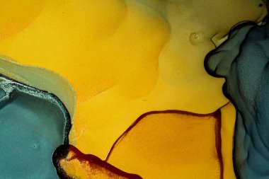 Soyut parlak parlak renk akışkan arka plan, altın çizgili el yapımı alkol tablosu. Yüksek çözünürlüklü arkaplan tasarımı için sıvı mürekkep dokusu