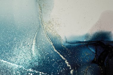 Soyut parlak parlak renk akışkan arka plan, altın çizgili el yapımı alkol tablosu. Yüksek çözünürlüklü arkaplan tasarımı için sıvı mürekkep dokusu