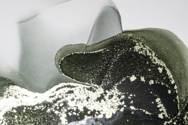 Soyut parlak parlak renk akışkan arka plan, altın çizgili el yapımı alkol tablosu. Yüksek çözünürlüklü arkaplan tasarımı için sıvı mürekkep dokusu