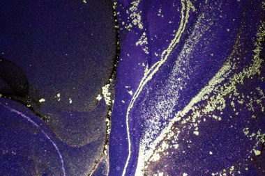 Soyut parlak parlak renk akışkan arka plan, altın çizgili el yapımı alkol tablosu. Yüksek çözünürlüklü arkaplan tasarımı için sıvı mürekkep dokusu