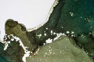 Soyut parlak parlak renk akışkan arka plan, altın çizgili el yapımı alkol tablosu. Yüksek çözünürlüklü arkaplan tasarımı için sıvı mürekkep dokusu