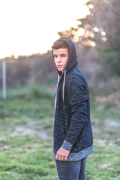Vidám Fiatal Boldog Fiú Tinédzser Spanyol Verseny Mosoly Nevetni Kamera — Stock Fotó