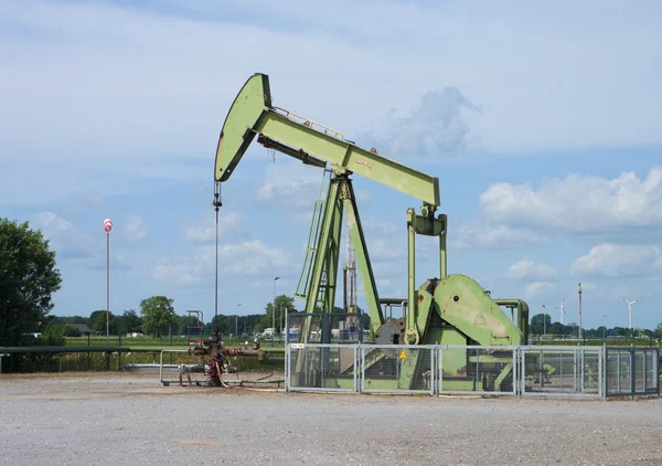 Active pumpjack — 스톡 사진