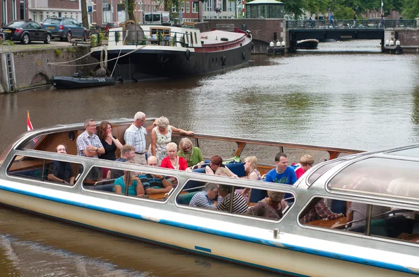 Tourists in sightseeing boat — Stock Photo, Image