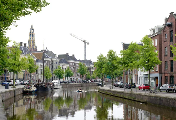 Канал в Гронингене, Нидерланды — стоковое фото