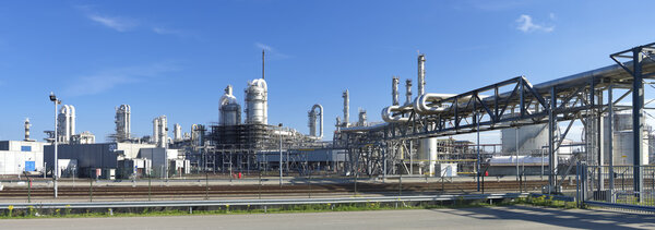 Нефтеперерабатывающий завод