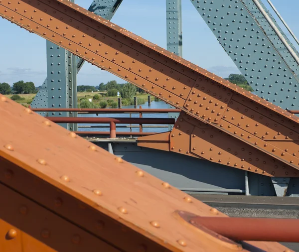 Estrutura de aço de uma ponte — Fotografia de Stock