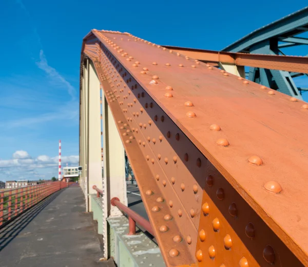 Estrutura de aço de uma ponte — Fotografia de Stock