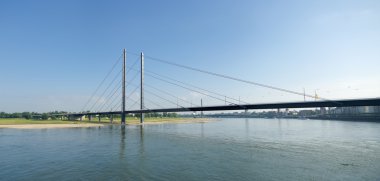 Ren üzerinde köprü