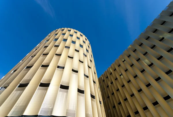 Edifício de escritórios moderno — Fotografia de Stock