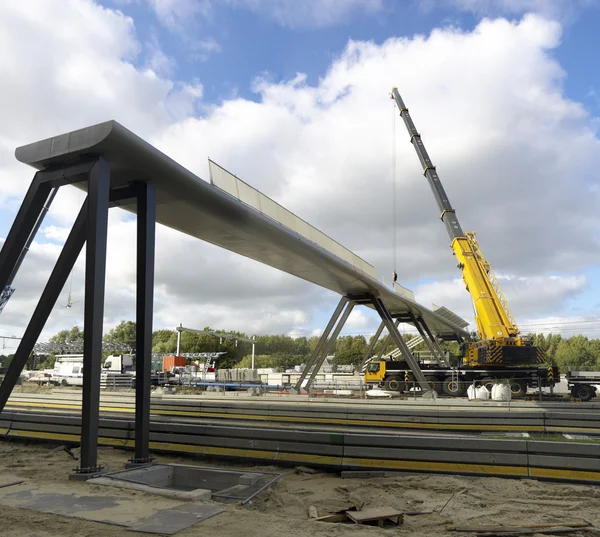 Bau einer Fußgängerbrücke — Stockfoto