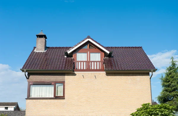 Haus mit Balkon — Stockfoto