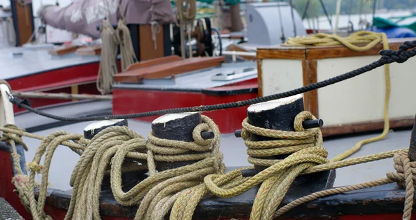 Ropes on boat — Stock Photo, Image