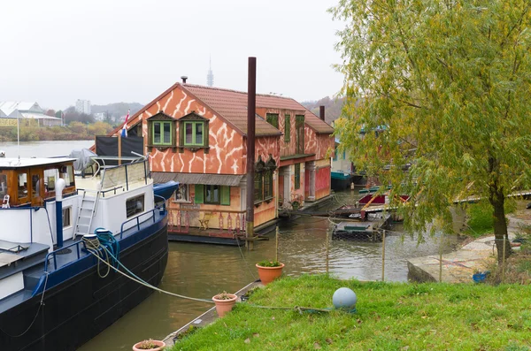 Floating house — Stock Photo, Image