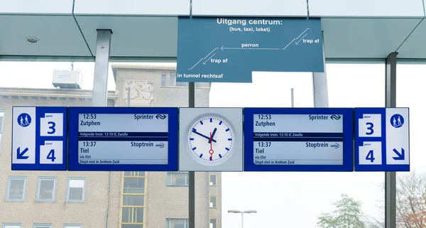 Train platform — Stock Photo, Image