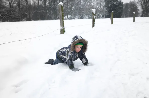 Child in snow — Stock Photo, Image