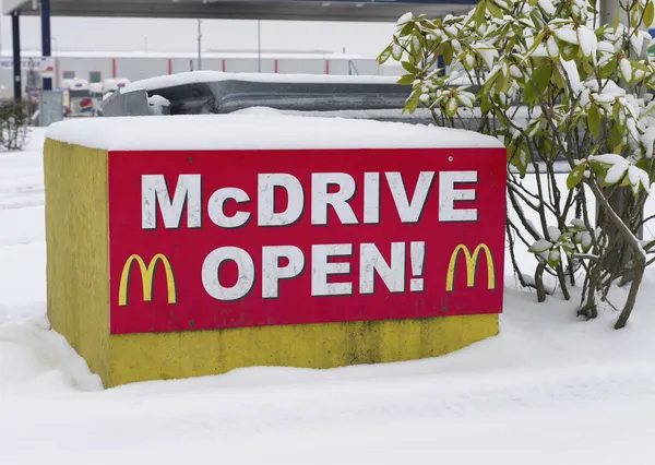 Entrance mcdrive restaurant — Stock Photo, Image