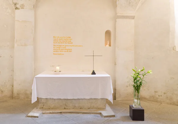 Altar mit Kreuz — Stockfoto