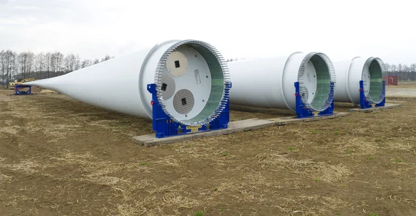 Nova turbina eólica — Fotografia de Stock