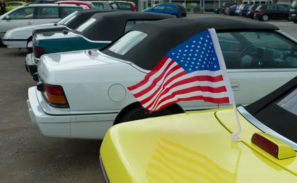 Bandera americana en coche —  Fotos de Stock