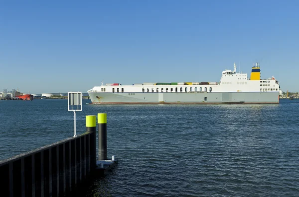 Frachtschiff — Stockfoto