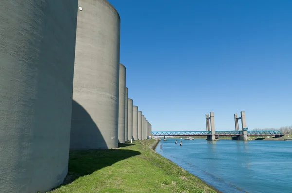 Concrete windbreak — Stock Photo, Image